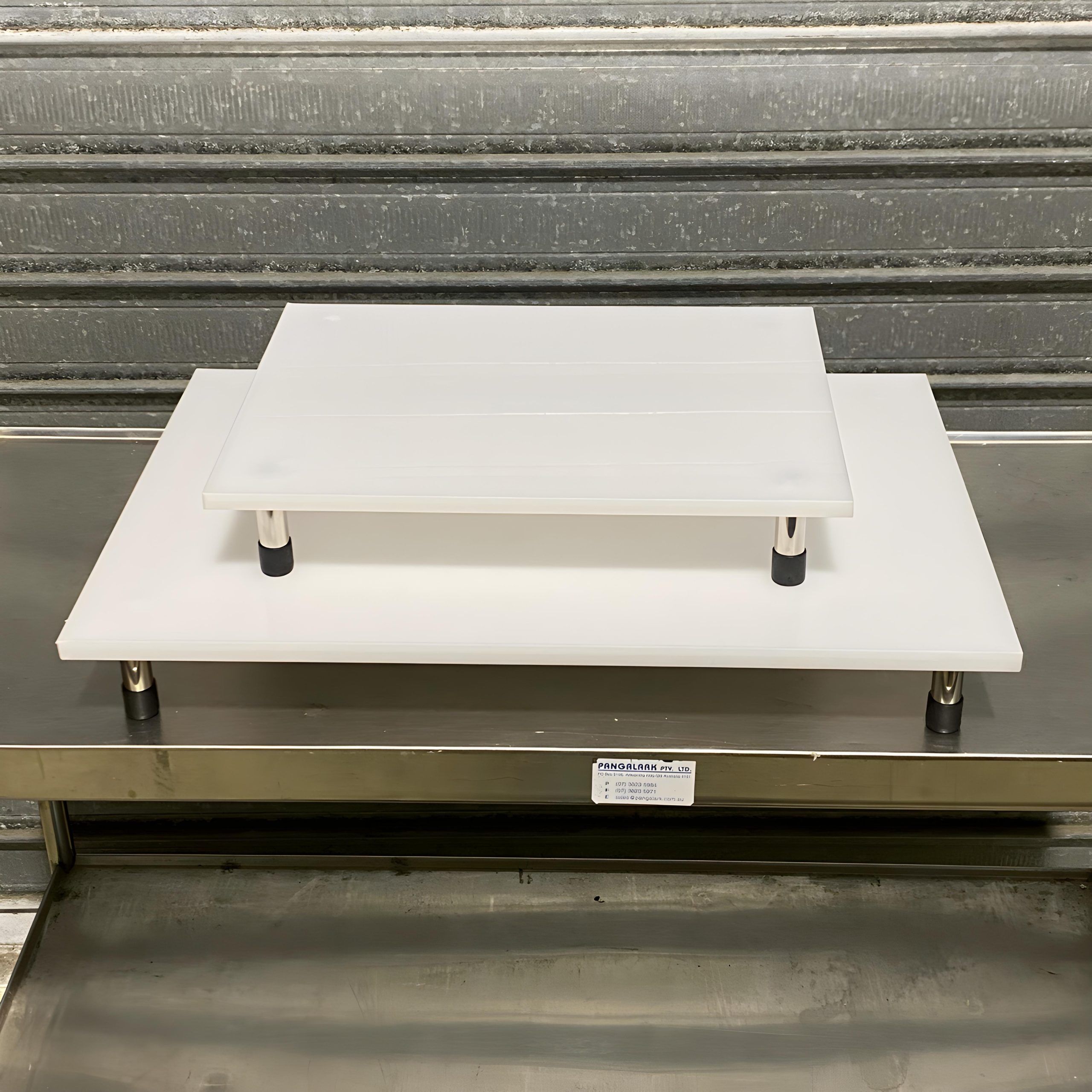 Dissecting Board Comes with Legs or Bumper Feet 2 Sizes Dissecting Board Comes with Legs or Bumper Feet 2 Sizes